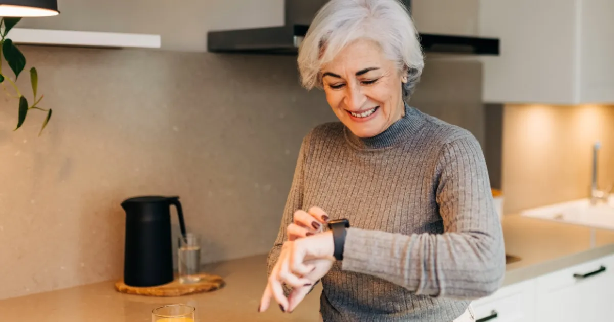 Smart hodinky hl�sia vysok� krvn� tlak: �o to znamen� a �o robi� �alej